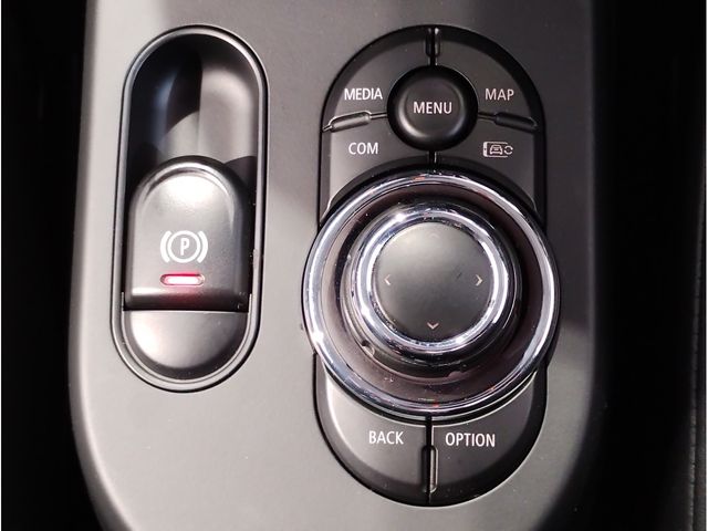 BMW MINI COOPER D 5DOOR 2021 Image 31