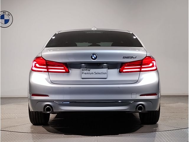 BMW 5SERIES SEDAN 2017 Image 31