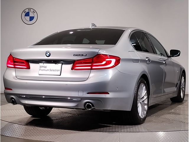 BMW 5SERIES SEDAN 2017 Image 31