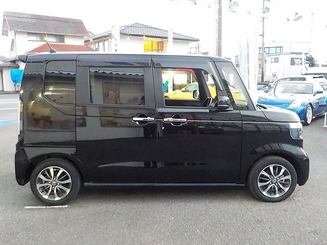 HONDA N BOX CUSTOM 2023 Image 31