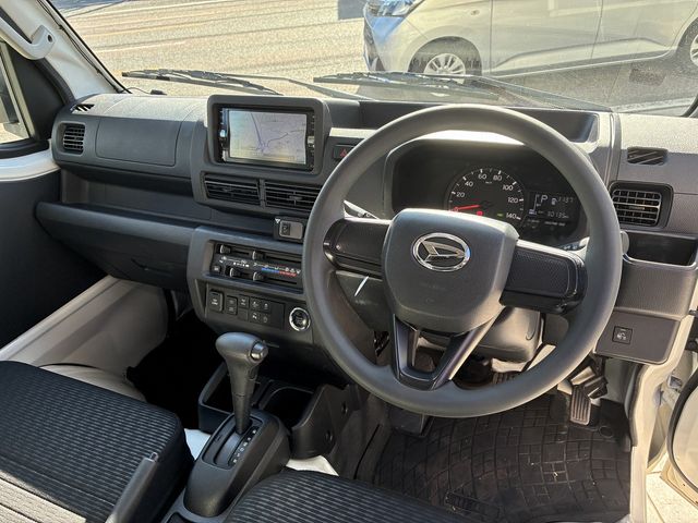 DAIHATSU HIJET TRUCK 4WD 2022 Image 31