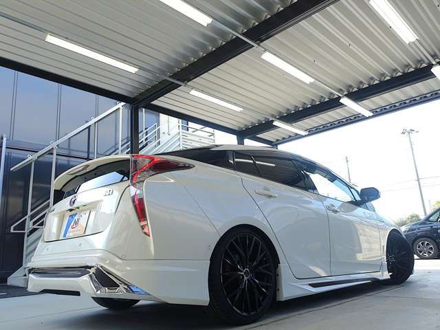 TOYOTA PRIUS 2018 Image 31