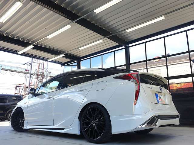 TOYOTA PRIUS 2018 Image 31