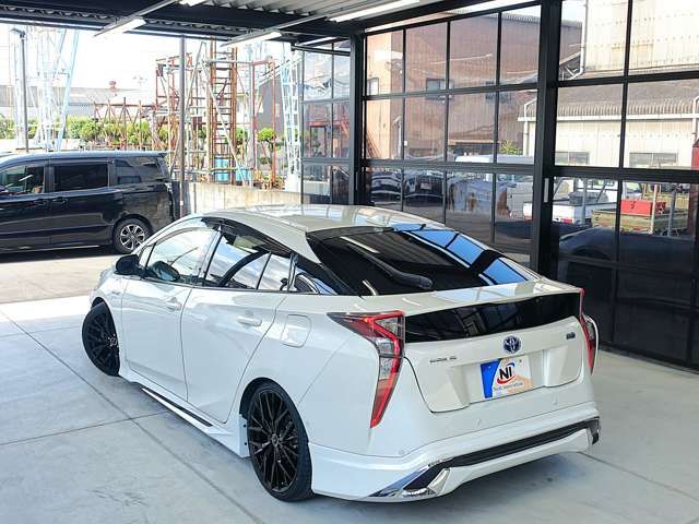 TOYOTA PRIUS 2018 Image 31