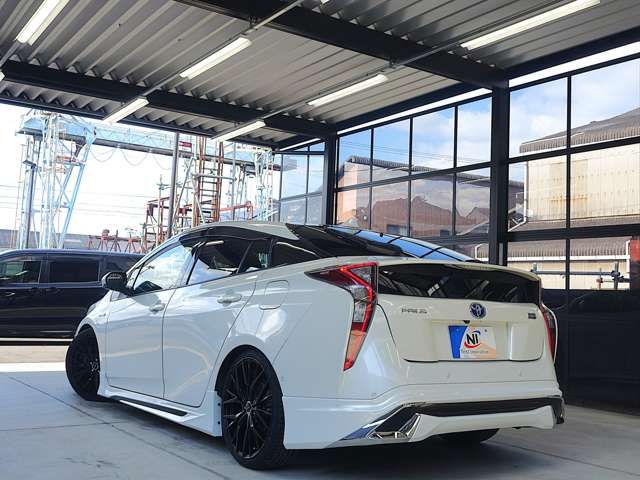 TOYOTA PRIUS 2018 Image 31