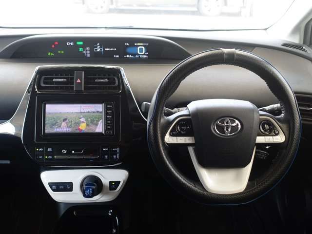 TOYOTA PRIUS 2018 Image 31