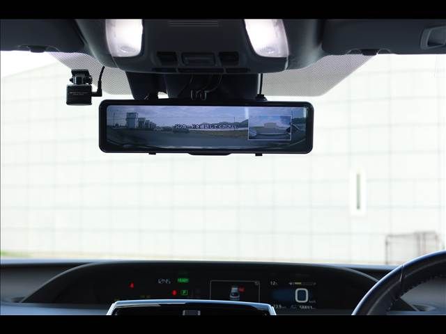 TOYOTA PRIUS 2019 Image 31