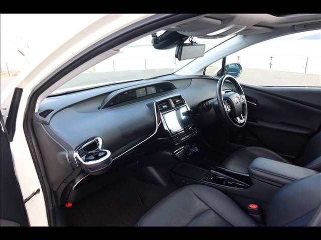 TOYOTA PRIUS 2019 Image 31