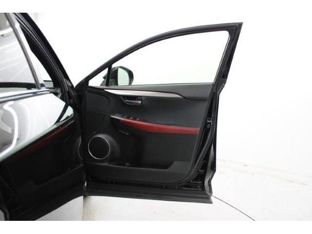 TOYOTA LEXUS NX300 2018 Image 31