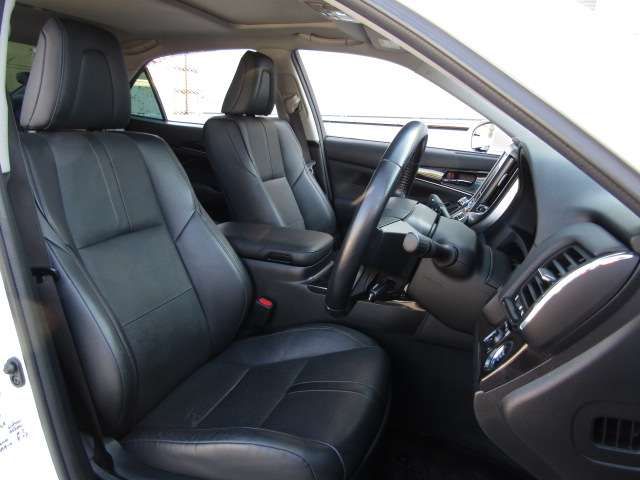 TOYOTA CROWN SEDAN 2015 Image 31