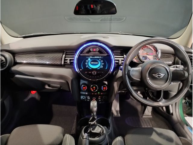 BMW MINI COOPER S 5D 2018 Image 31