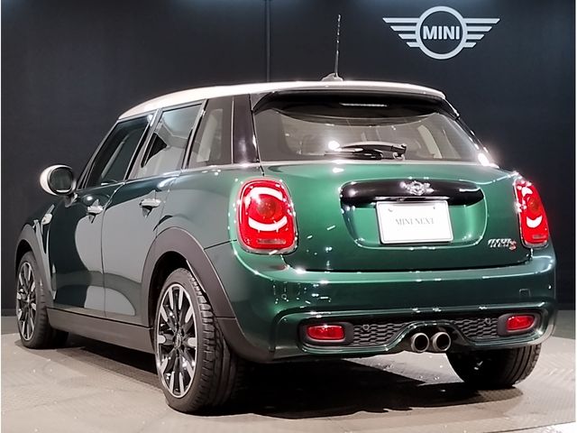 BMW MINI COOPER S 5D 2018 Image 31