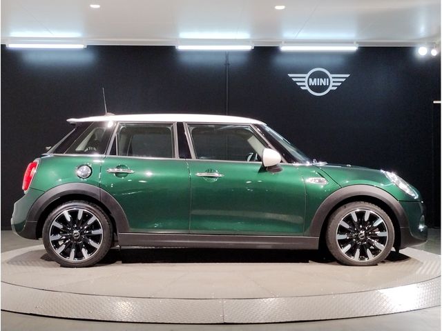 BMW MINI COOPER S 5D 2018 Image 31