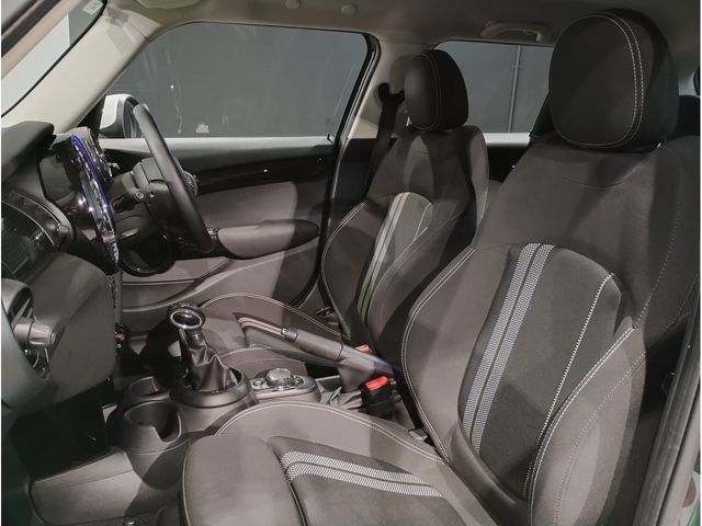 BMW MINI COOPER S 5D 2018 Image 31