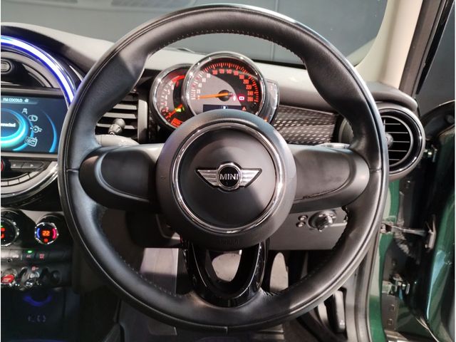 BMW MINI COOPER S 5D 2018 Image 31