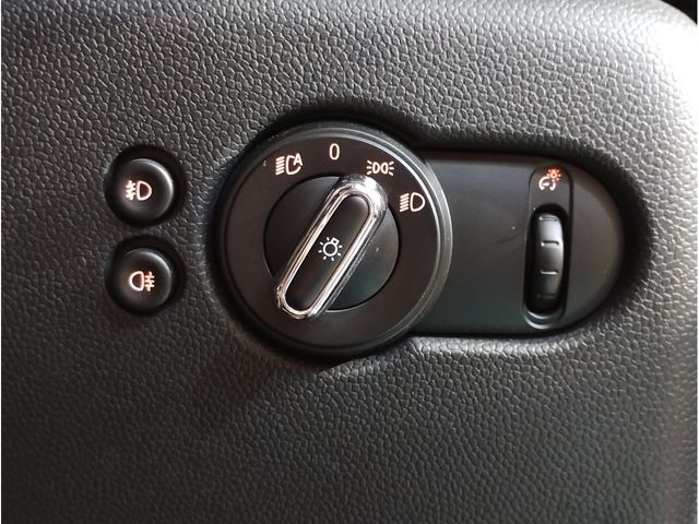 BMW MINI COOPER S 5D 2018 Image 31