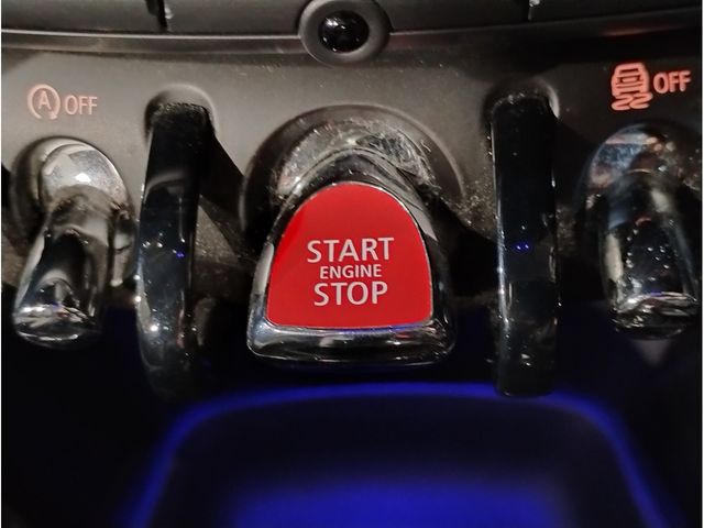 BMW MINI COOPER S 5D 2018 Image 31