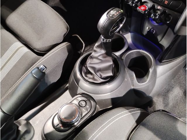 BMW MINI COOPER S 5D 2018 Image 31