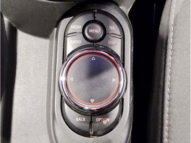 BMW MINI COOPER S 5D 2018 Image 31