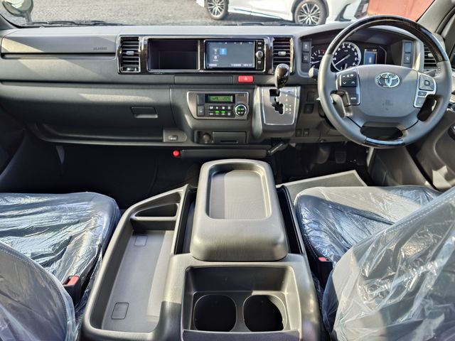 TOYOTA HIACE VAN 2WD 2025 Image 31