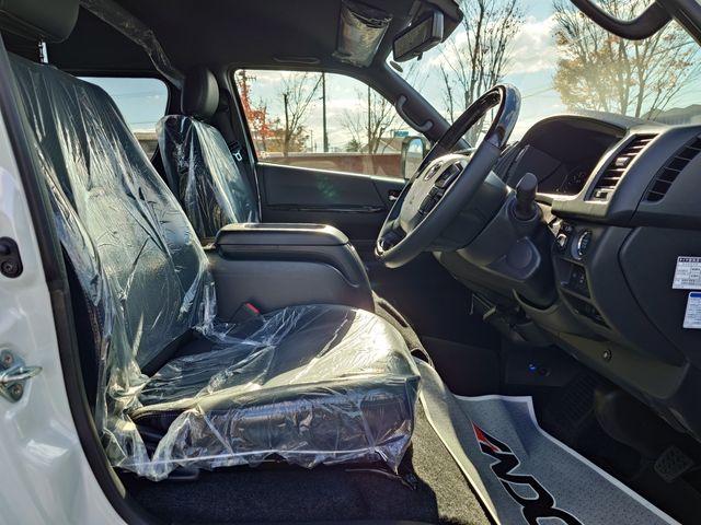 TOYOTA HIACE VAN 2WD 2025 Image 31