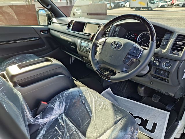 TOYOTA HIACE VAN 2WD 2025 Image 31