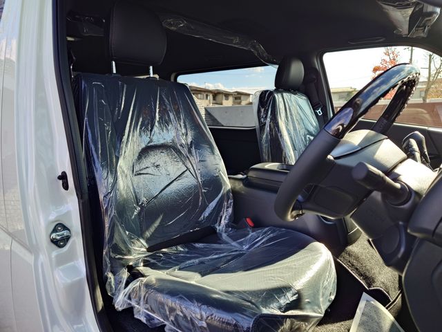 TOYOTA HIACE VAN 2WD 2025 Image 31