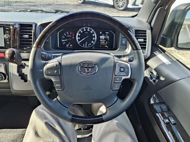 TOYOTA HIACE VAN 2WD 2025 Image 31