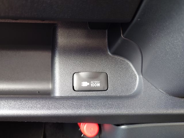 TOYOTA HIACE VAN 2WD 2025 Image 31