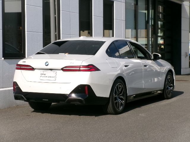 BMW 5SERIES SEDAN 2024 Image 31