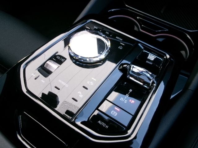 BMW 5SERIES SEDAN 2024 Image 31