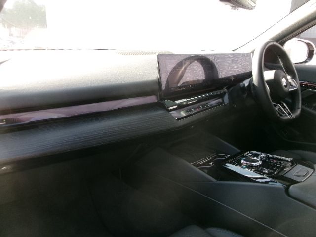 BMW 5SERIES SEDAN 2024 Image 31