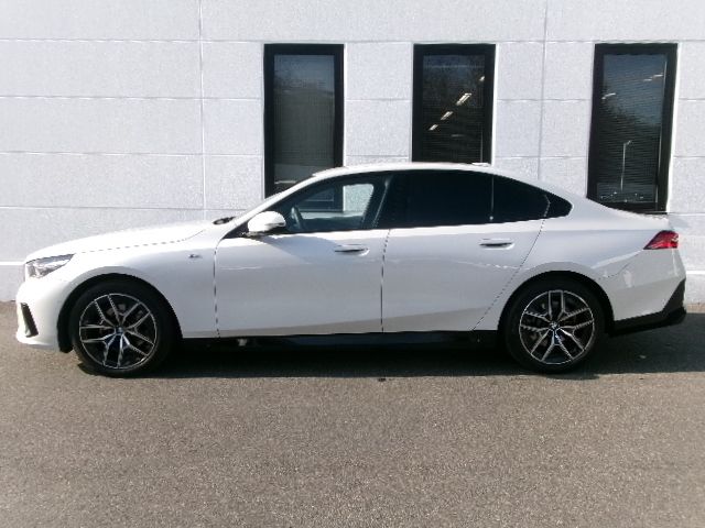 BMW 5SERIES SEDAN 2024 Image 31