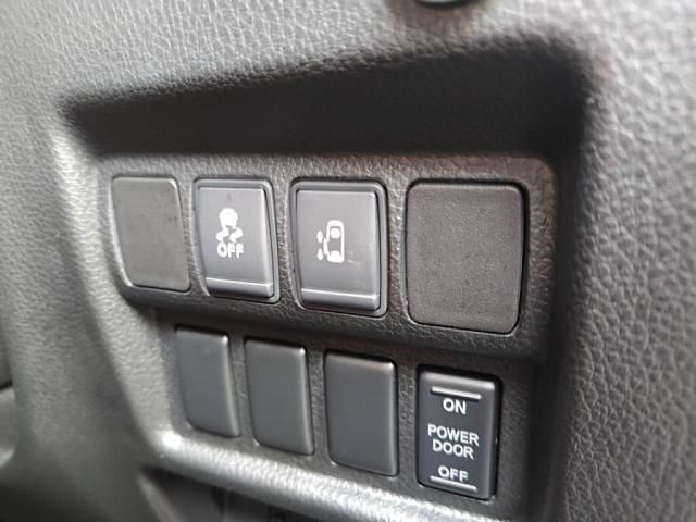 NISSAN ELGRAND 2014 Image 31