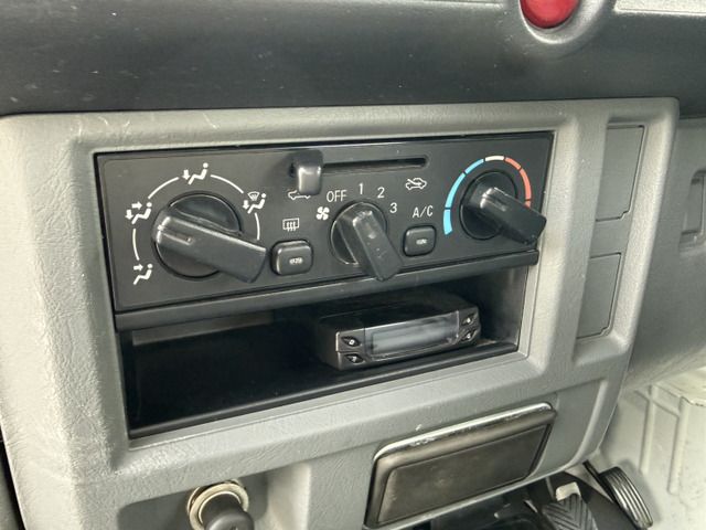 MITSUBISHI MINICAB VAN 2013 Image 31