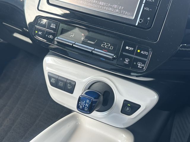 TOYOTA PRIUS 2016 Image 31