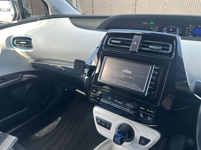 TOYOTA PRIUS 2016 Image 31