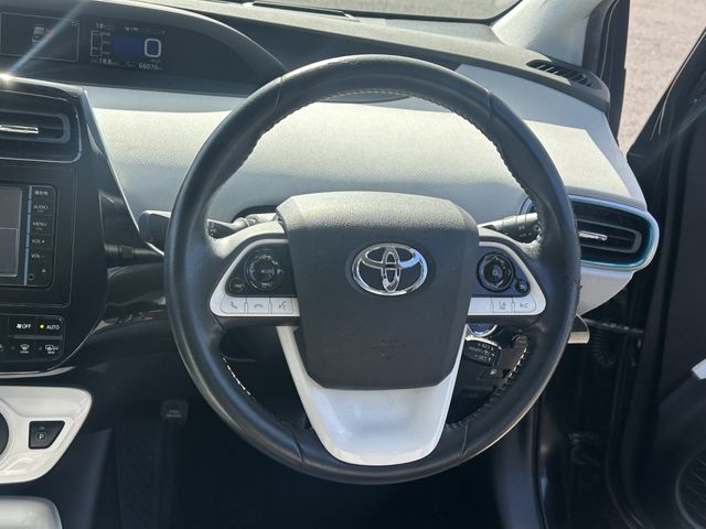 TOYOTA PRIUS 2016 Image 31