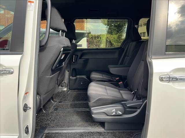 TOYOTA VOXY 2019 Image 31