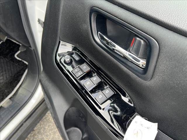 TOYOTA VOXY 2019 Image 31