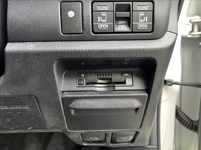 TOYOTA VOXY 2019 Image 31