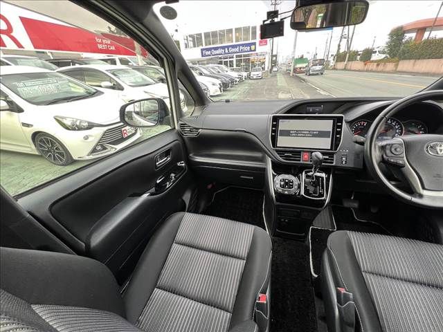 TOYOTA VOXY 2019 Image 31