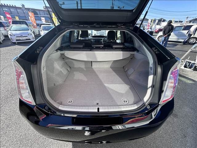 TOYOTA PRIUS 2013 Image 31