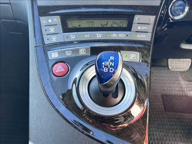 TOYOTA PRIUS 2013 Image 31