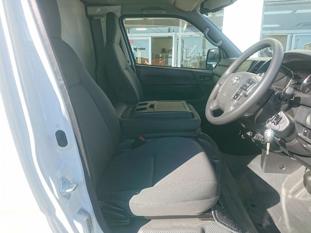 TOYOTA HIACE VAN 2WD 2020 Image 31