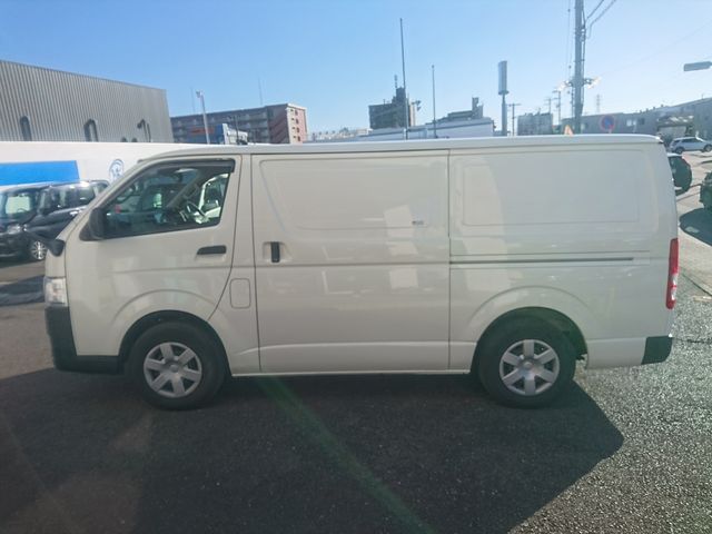 TOYOTA HIACE VAN 2WD 2020 Image 31