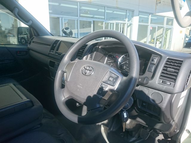 TOYOTA HIACE VAN 2WD 2020 Image 31