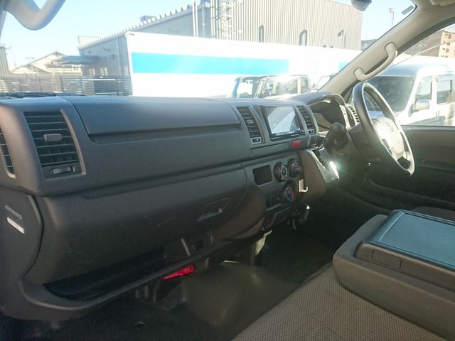 TOYOTA HIACE VAN 2WD 2020 Image 31