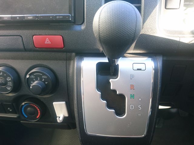 TOYOTA HIACE VAN 2WD 2020 Image 31