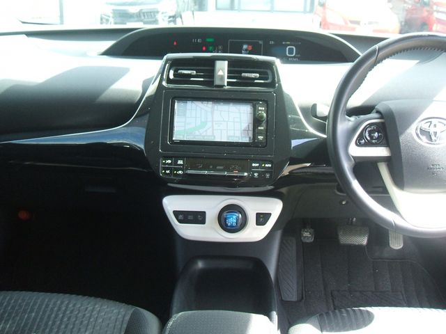 TOYOTA PRIUS 2016 Image 31